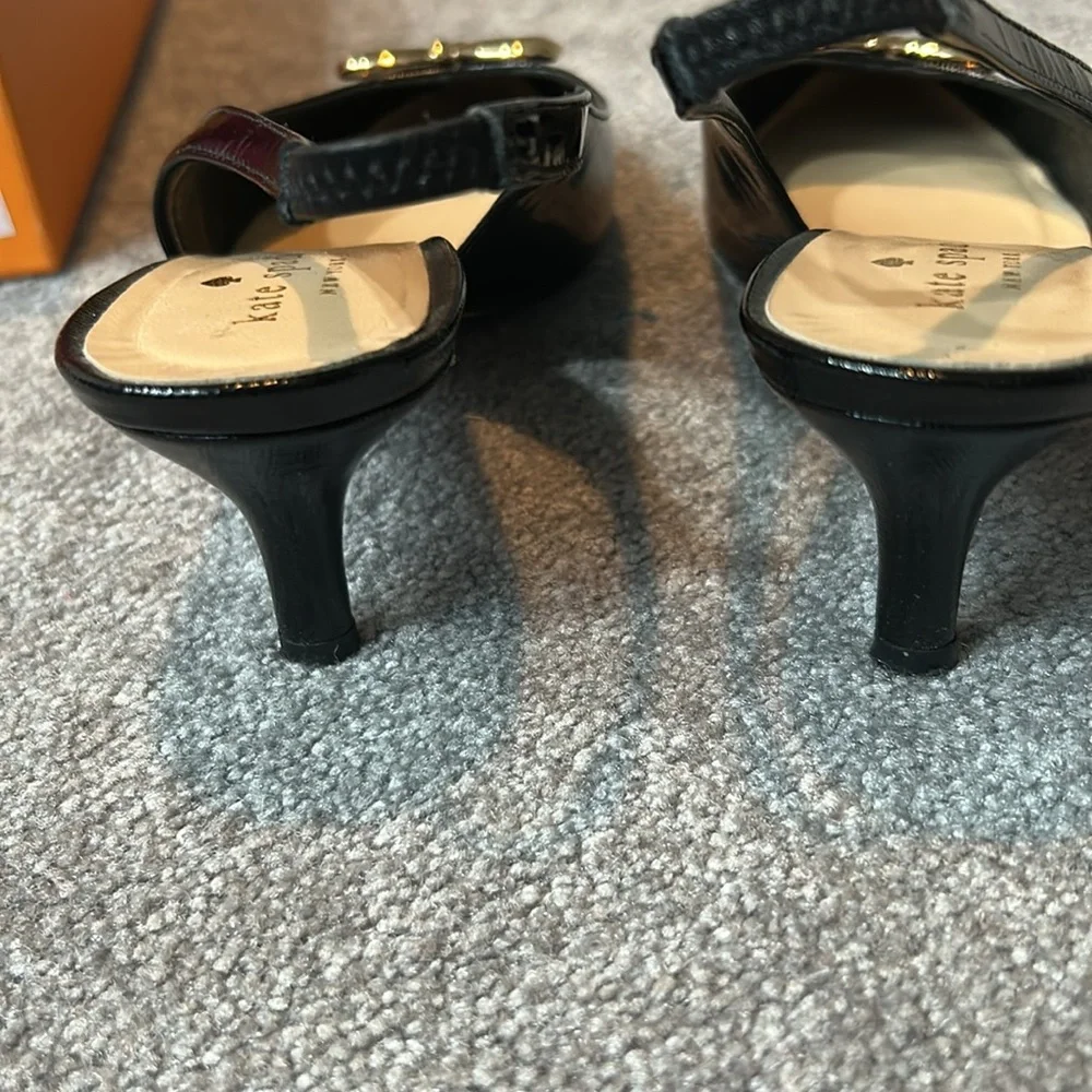 Kate Spade Black Slingback Heels with signature bow & logo. Original box. Size 7 - Picture 5 of 7